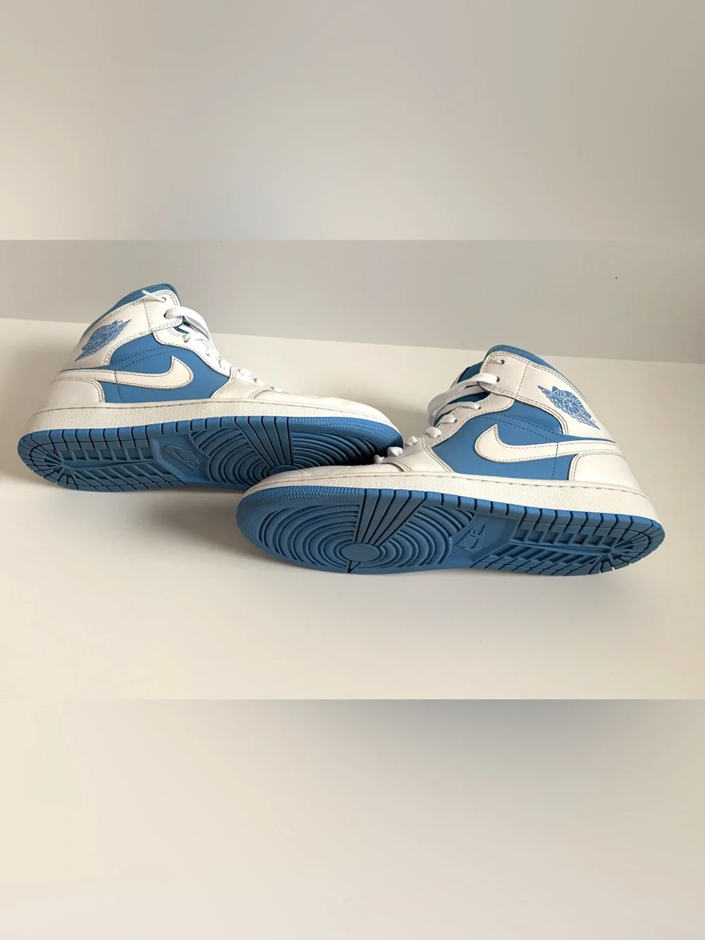 Jordan 1 Low-Top Sneakers in Legend Blue, size 9.5
